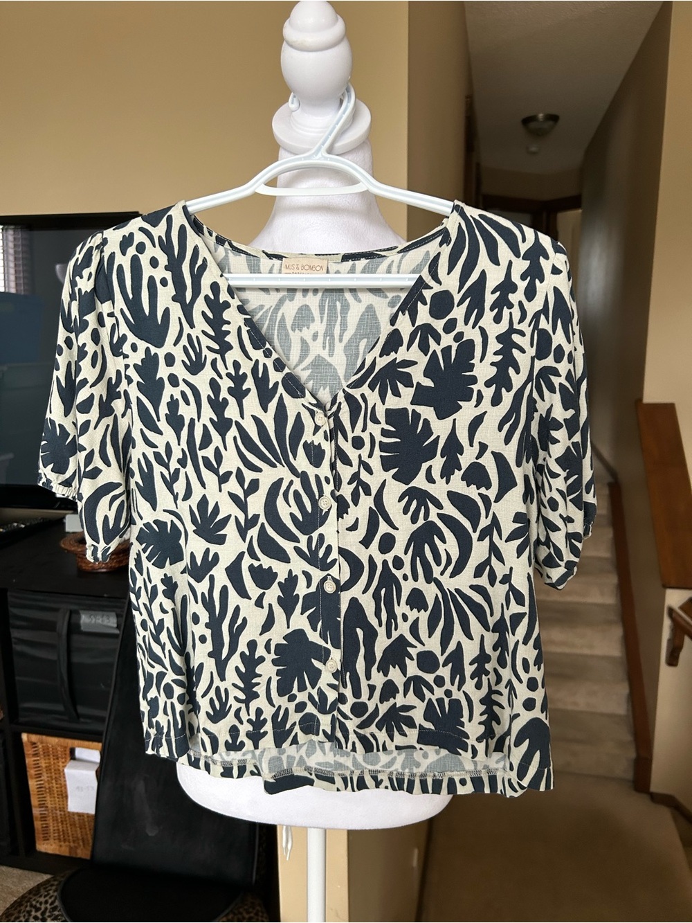 Mus & Bombon Dark Blue and Cream Botanical Button-Front Short Sleeve Blouse